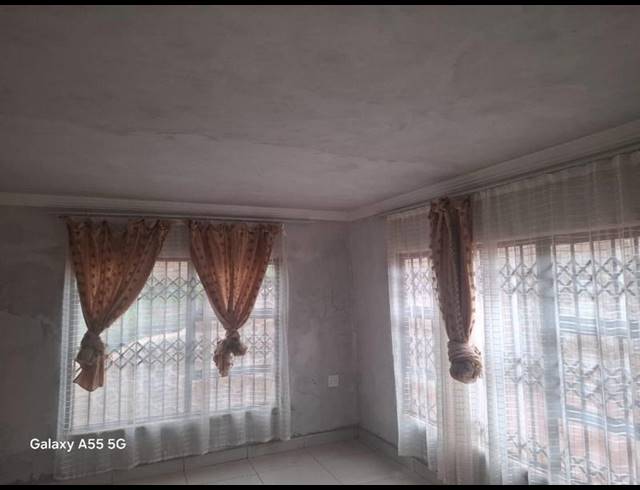 4 BEDROOM HOUSE FOR SALE IN PHIPHIDI